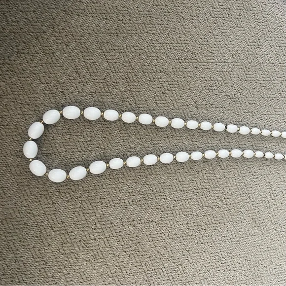 Monet Vintage Elegant White Beaded Necklace trend 2026 - Picture 7 of 8